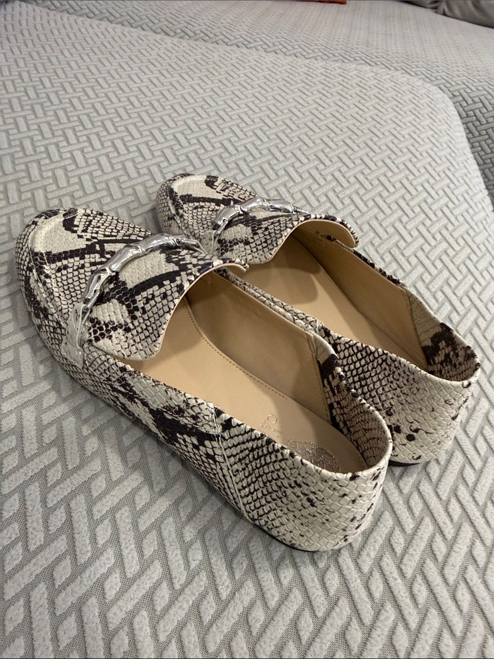 Vince Camuto Black and Cream Snakeskin Slip-On Loafers with Silver Bit Size 9M - Picture 4 of 13